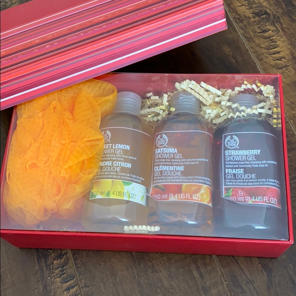 The Body Shop shower gel trio 8.4 FL Oz Satsuma